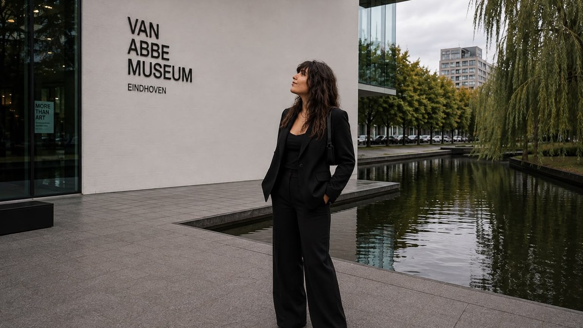 Anna at Van Abbemuseum, cover image for the portrait photoshoot around the museum and the Dommel in Eindhoven